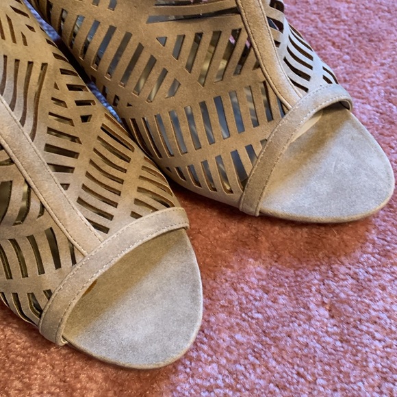 JustFab Geometric cut out detailed sandal boots EUC - Picture 9 of 11